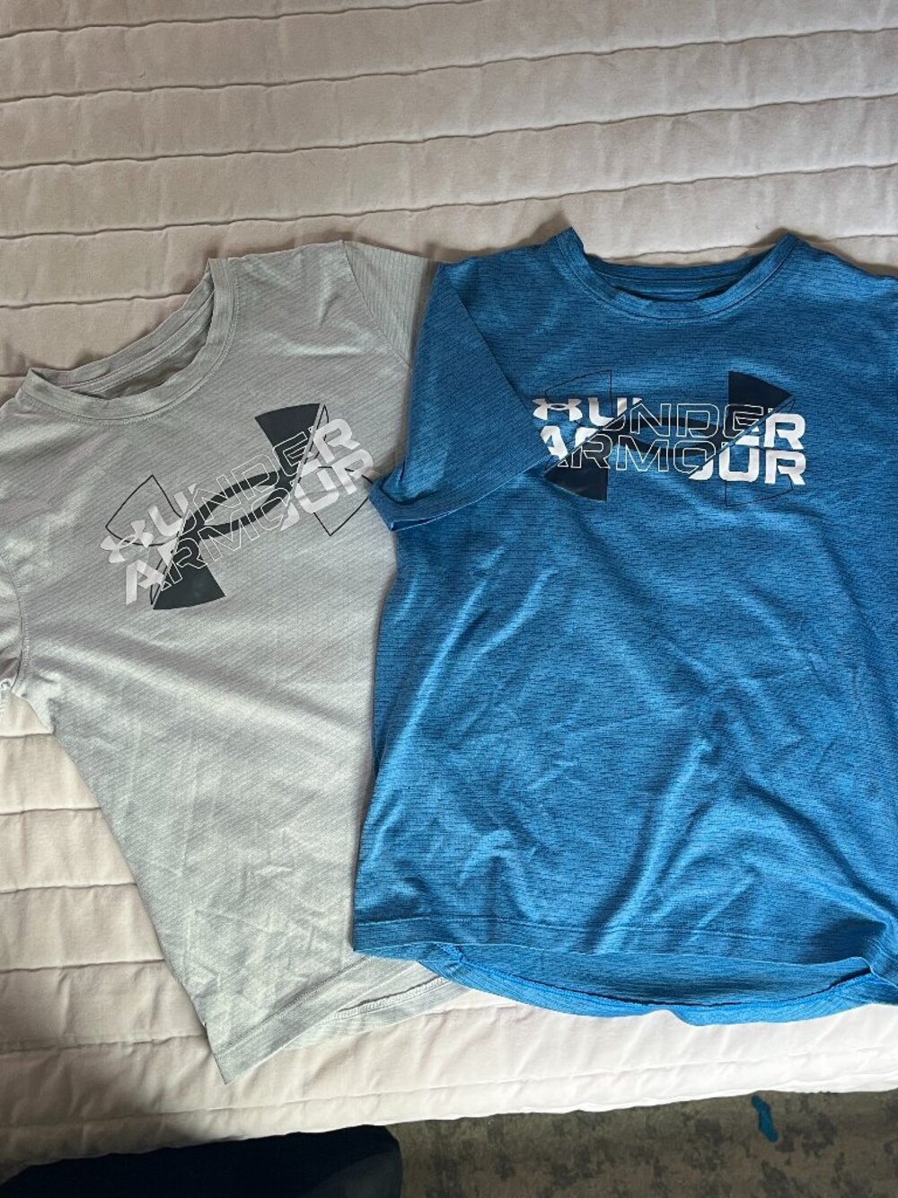 Boy's Under Armour Shirts Bundle (X-Small and Small)